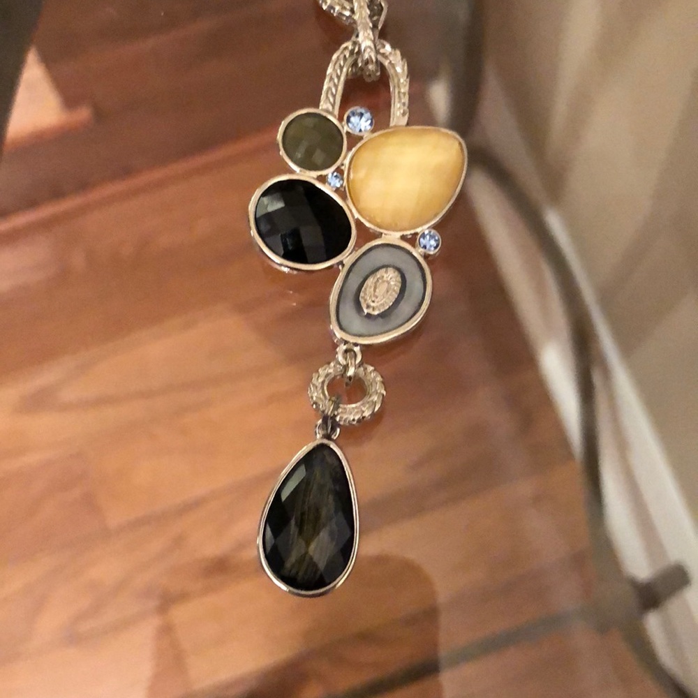 Elegant Silver and Black Pendant Necklace
